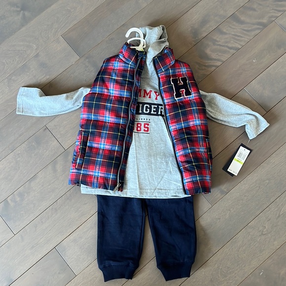 Tommy Hilfiger outfit size 4T NWT - Picture 1 of 3